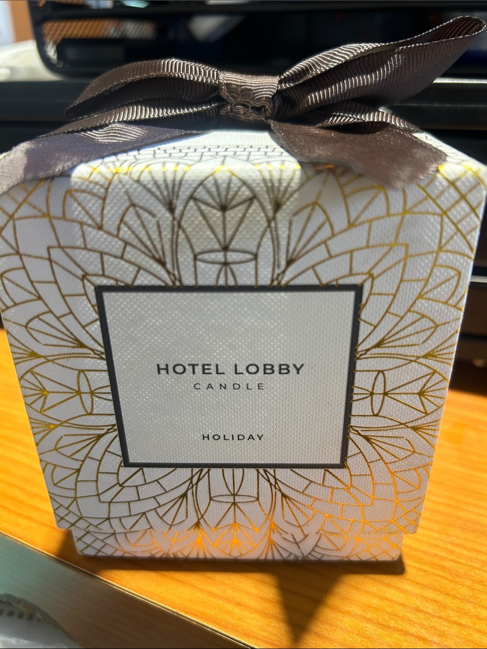 Hotel Lobby Holiday Scented Candle - White and Gold